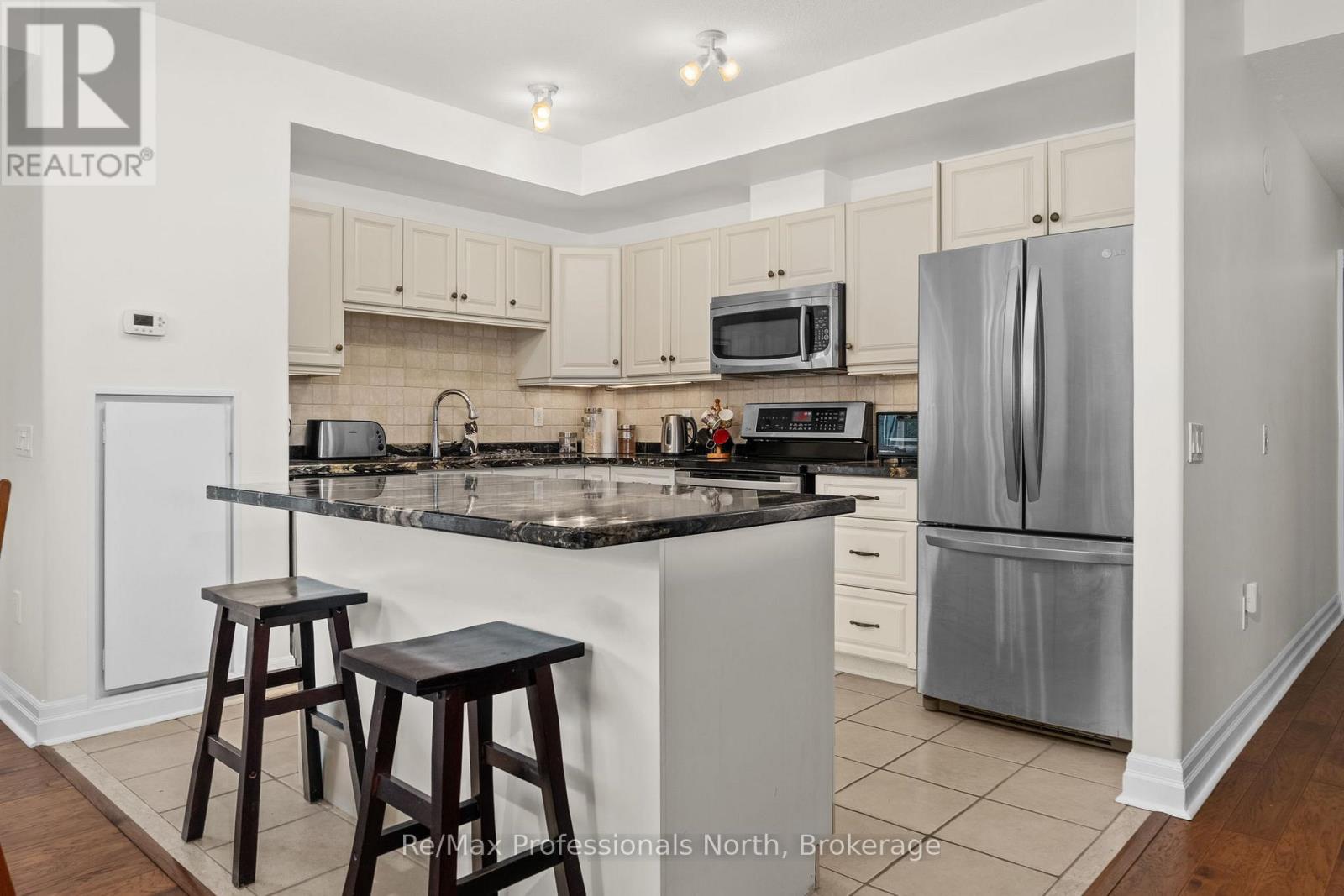 207 - 110 Steamship Bay Road, Gravenhurst, Ontario  P1P 1Z9 - Photo 9 - X12571034