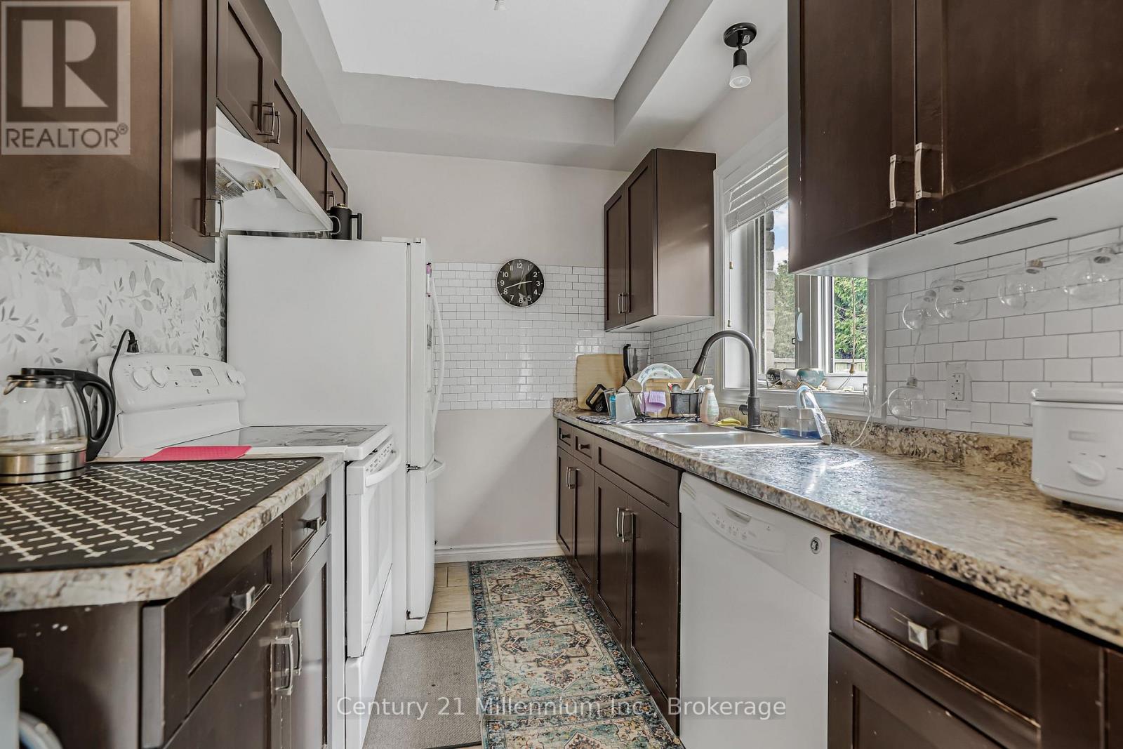 935 Goderich Street, Saugeen Shores, Ontario N0H 2C3 - Photo 8 - X12571044