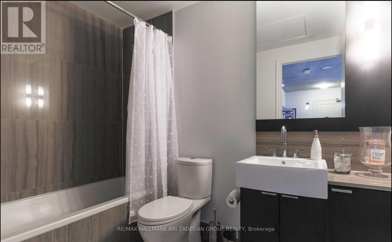 1701 - 88 Blue Jays Way, Toronto, Ontario  M5V 2G3 - Photo 19 - C12571100