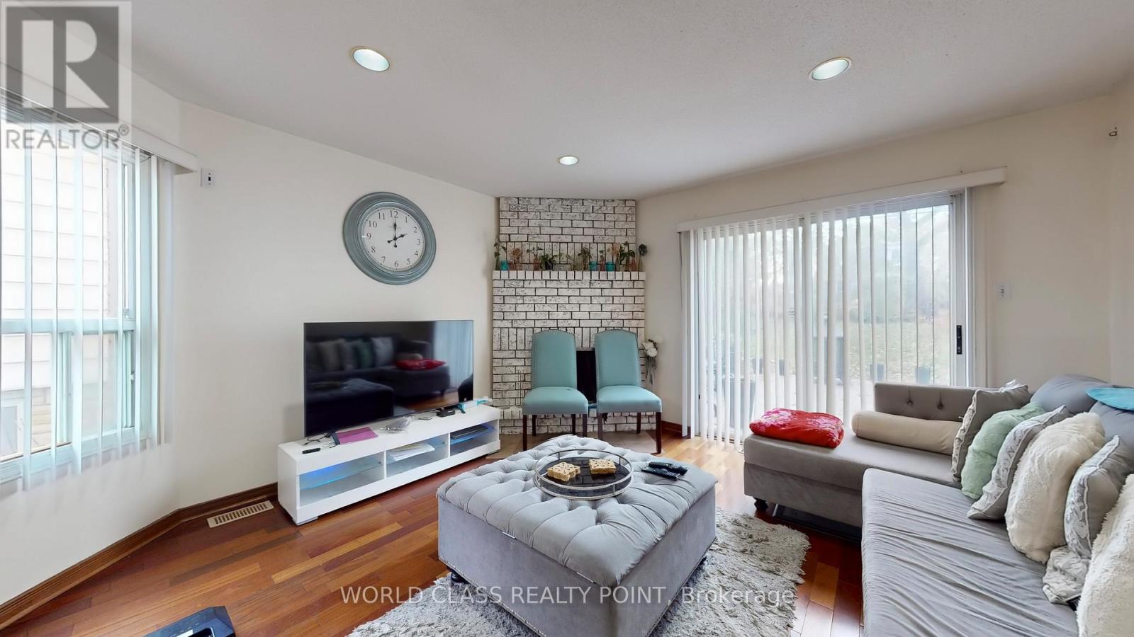 118 Eastville Avenue W, Toronto, Ontario  M1M 2P1 - Photo 3 - E12571050