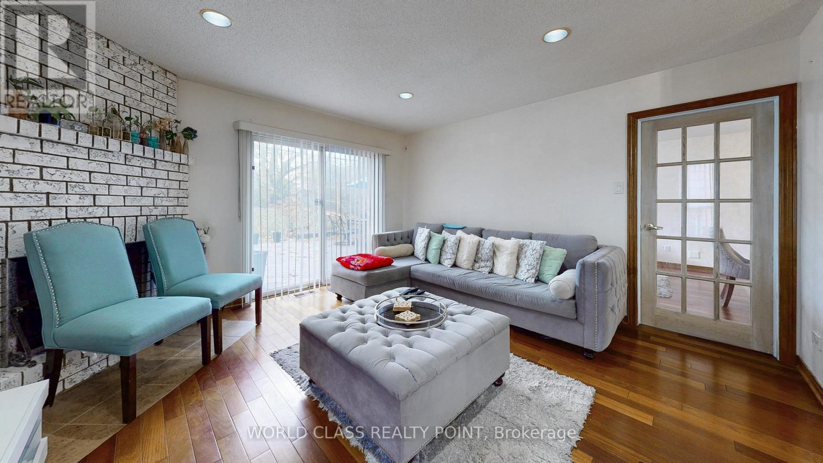 118 Eastville Avenue W, Toronto, Ontario  M1M 2P1 - Photo 4 - E12571050