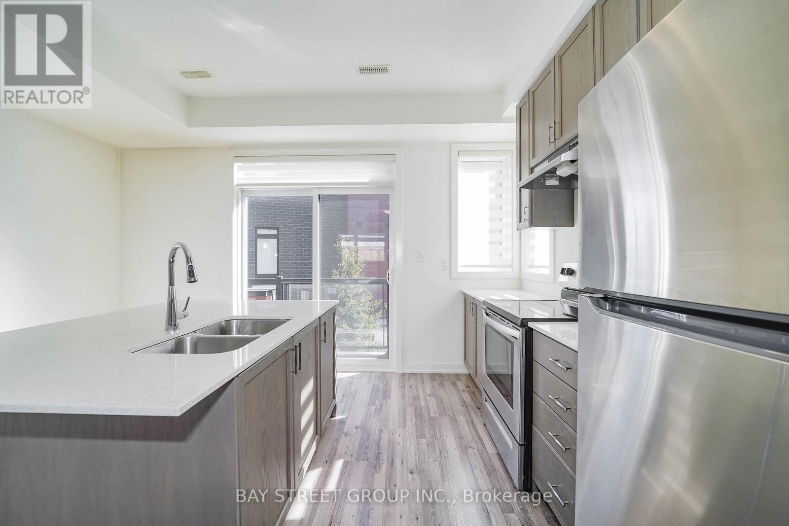 10 - 370 Red Maple Road, Richmond Hill, Ontario  L4C 5T4 - Photo 19 - N12446776