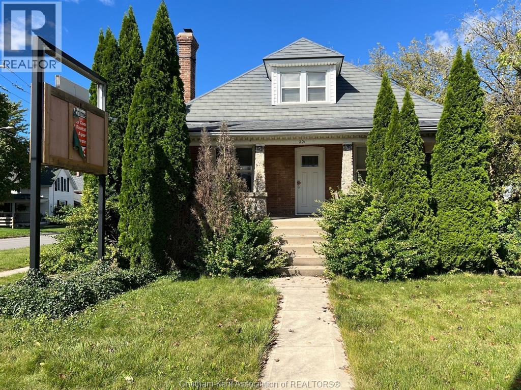 MLS# 25029422: 201 GRAND AVENUE West, Chatham, Canada