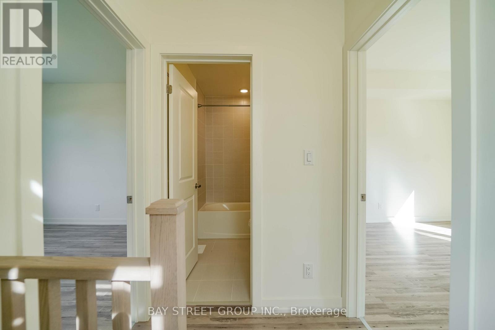 10 - 370 Red Maple Road, Richmond Hill, Ontario  L4C 5T4 - Photo 31 - N12446776