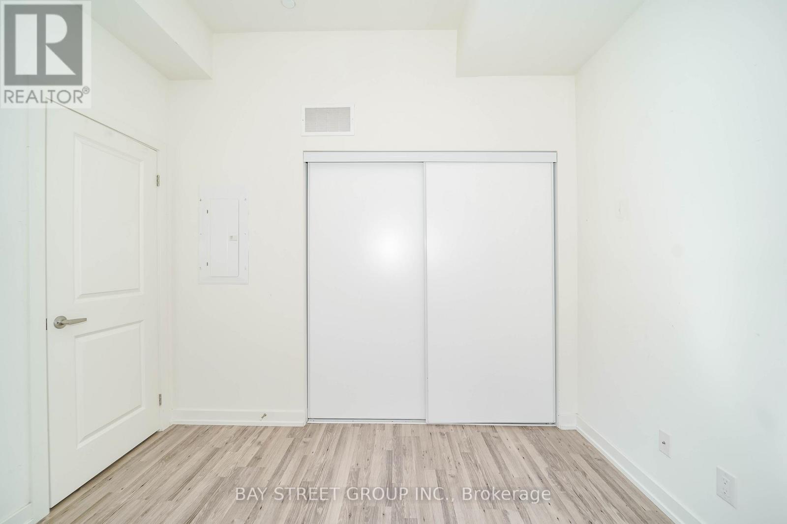 10 - 370 Red Maple Road, Richmond Hill, Ontario  L4C 5T4 - Photo 6 - N12446776