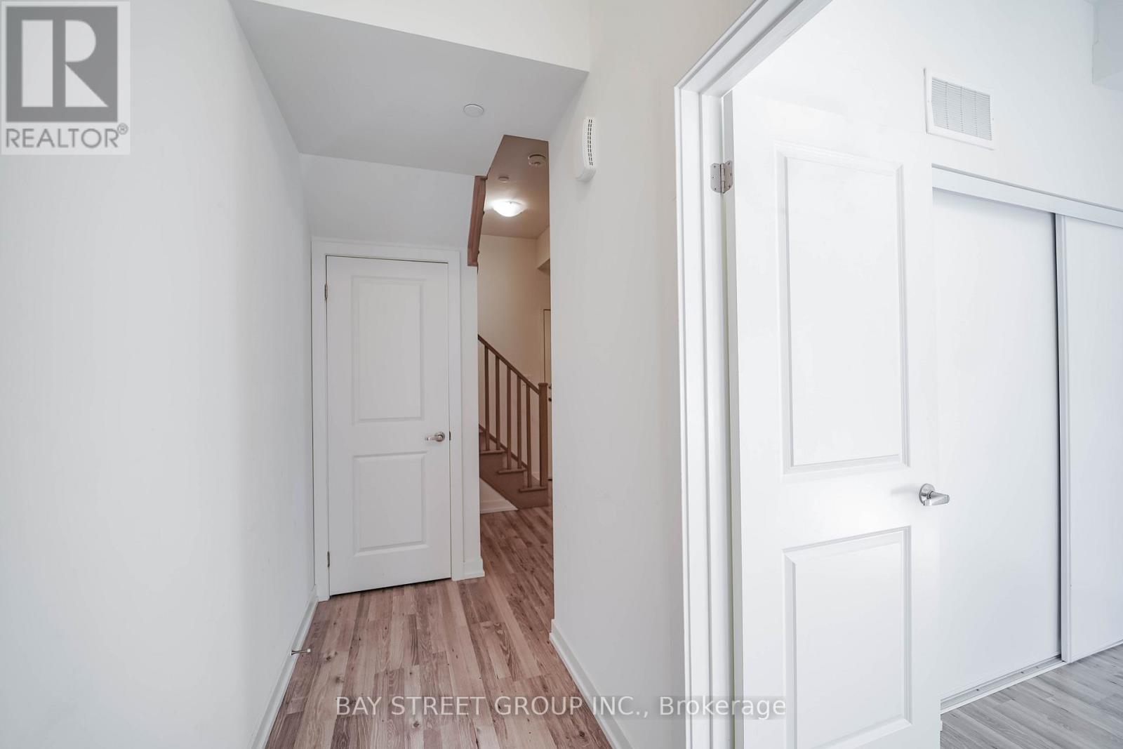 10 - 370 Red Maple Road, Richmond Hill, Ontario  L4C 5T4 - Photo 7 - N12446776