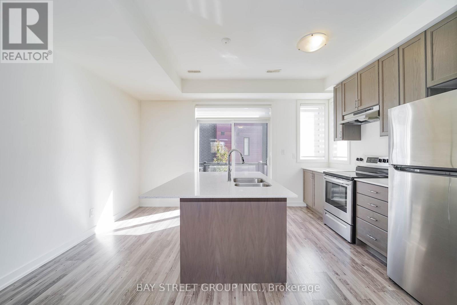 10 - 370 Red Maple Road, Richmond Hill, Ontario  L4C 5T4 - Photo 13 - N12446776