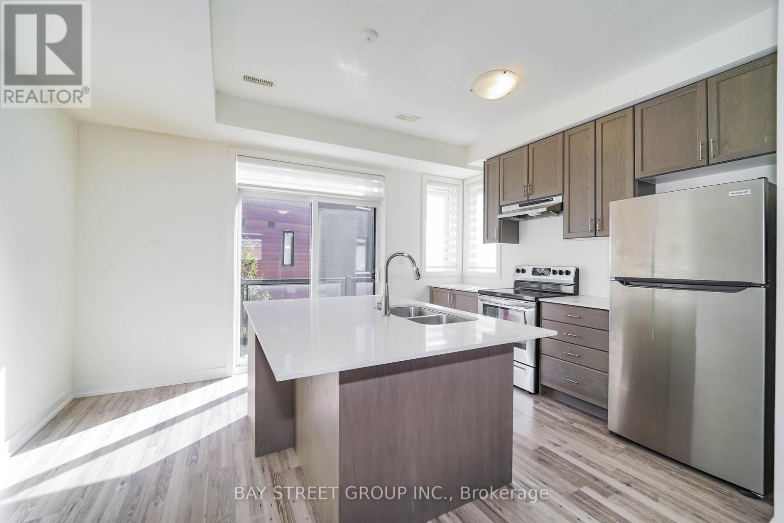 10 - 370 Red Maple Road, Richmond Hill, Ontario  L4C 5T4 - Photo 14 - N12446776