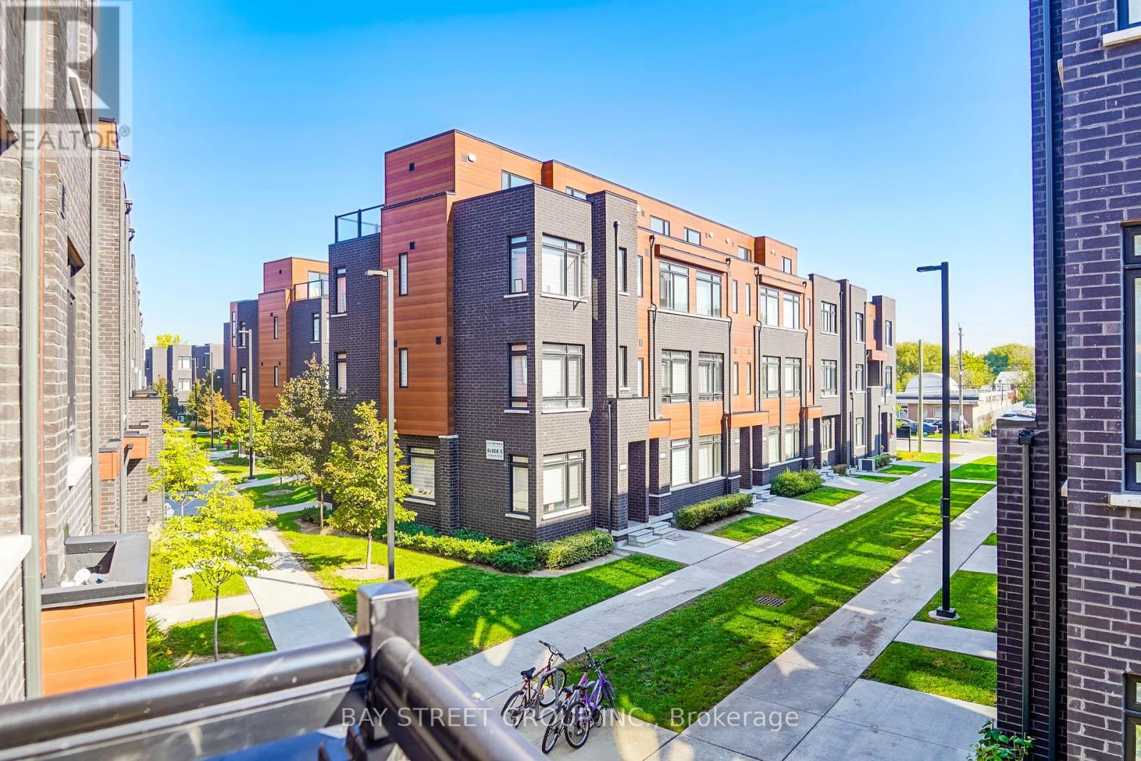 10 - 370 Red Maple Road, Richmond Hill, Ontario  L4C 5T4 - Photo 17 - N12446776