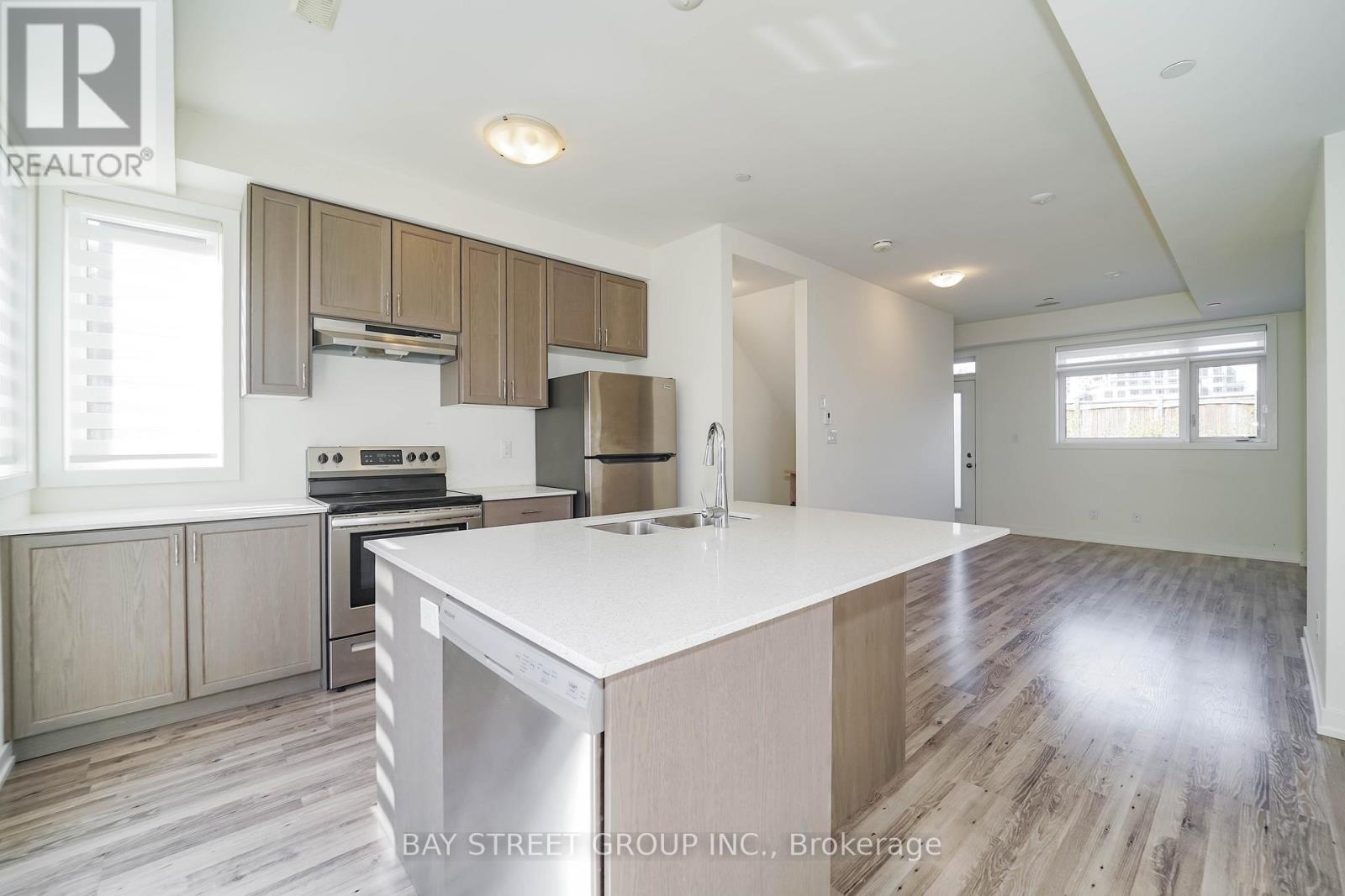 10 - 370 Red Maple Road, Richmond Hill, Ontario  L4C 5T4 - Photo 18 - N12446776