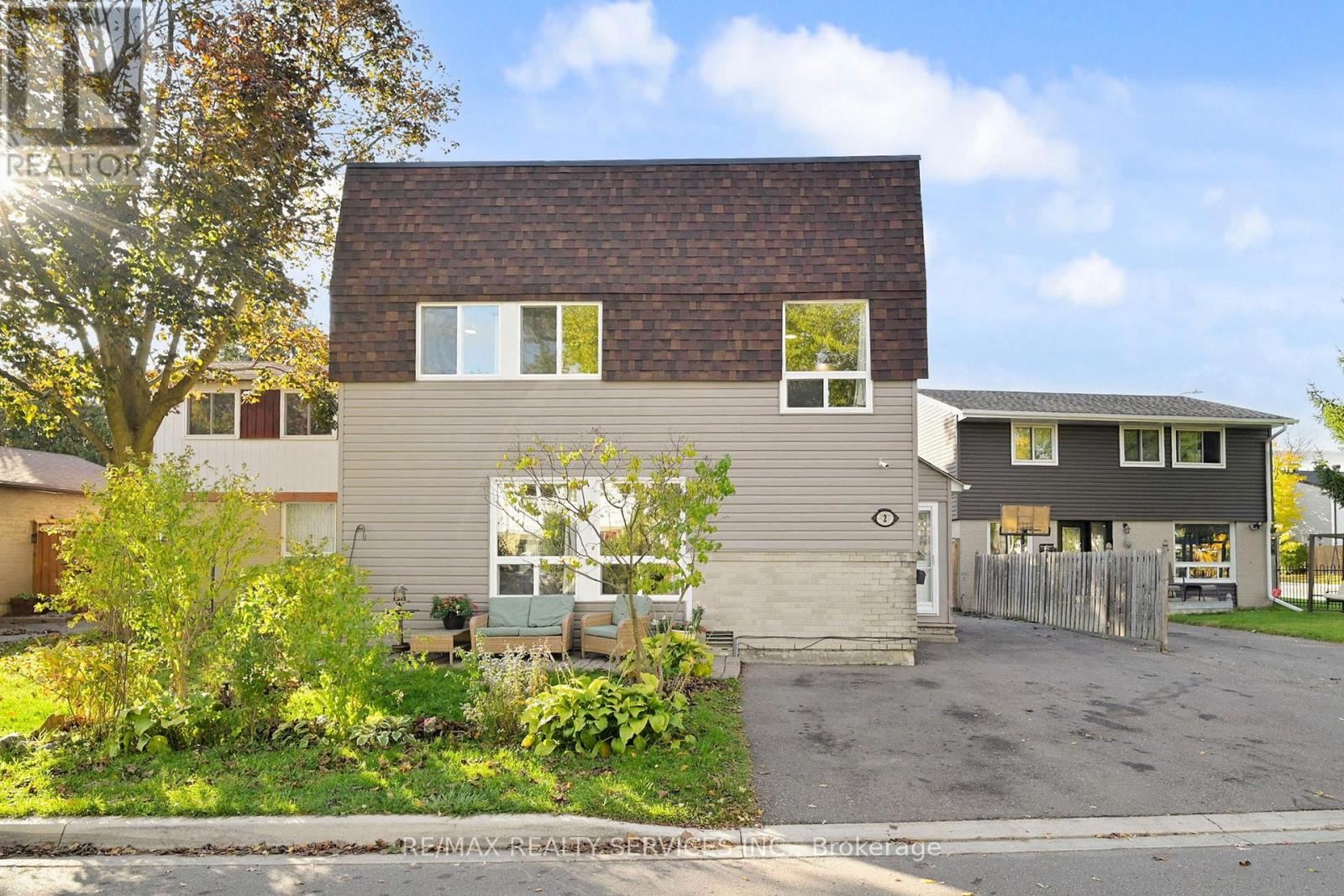 2 Hector Court, Brampton, Ontario  L6S 1P1 - Photo 4 - W12485022