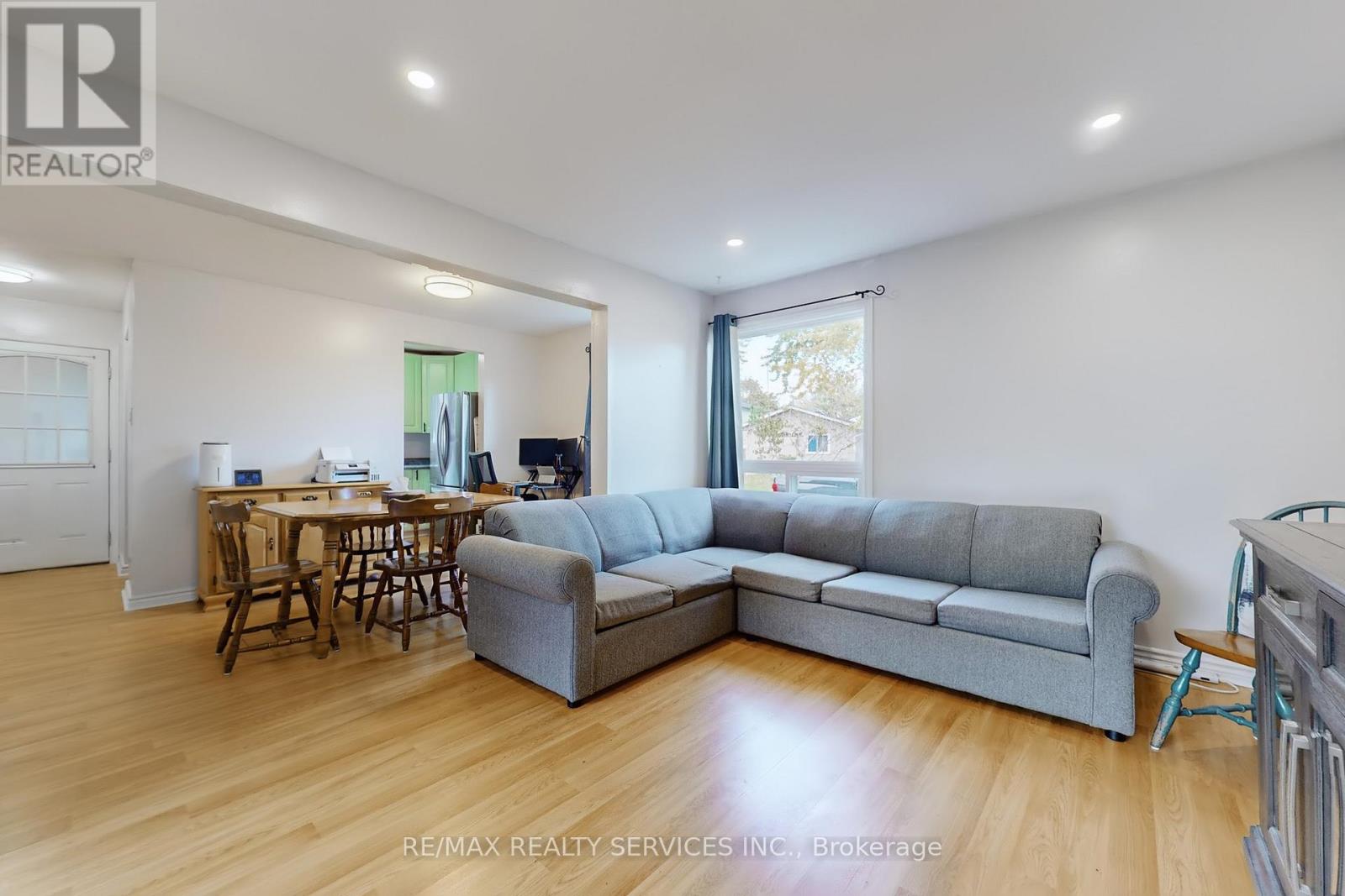 2 Hector Court, Brampton, Ontario  L6S 1P1 - Photo 6 - W12485022