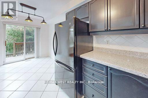 56 Long Point Drive, Richmond Hill, Ontario  L4E 3W8 - Photo 12 - N12570966