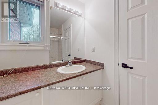 56 Long Point Drive, Richmond Hill, Ontario  L4E 3W8 - Photo 16 - N12570966