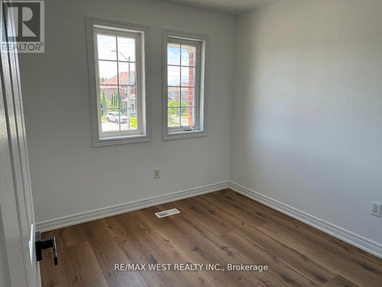 56 Long Point Drive, Richmond Hill, Ontario  L4E 3W8 - Photo 20 - N12570966