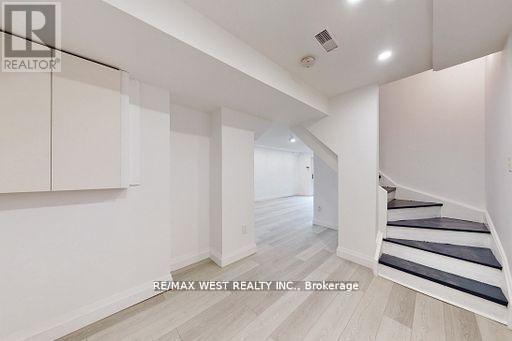 56 Long Point Drive, Richmond Hill, Ontario  L4E 3W8 - Photo 22 - N12570966