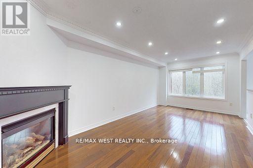 56 Long Point Drive, Richmond Hill, Ontario  L4E 3W8 - Photo 7 - N12570966