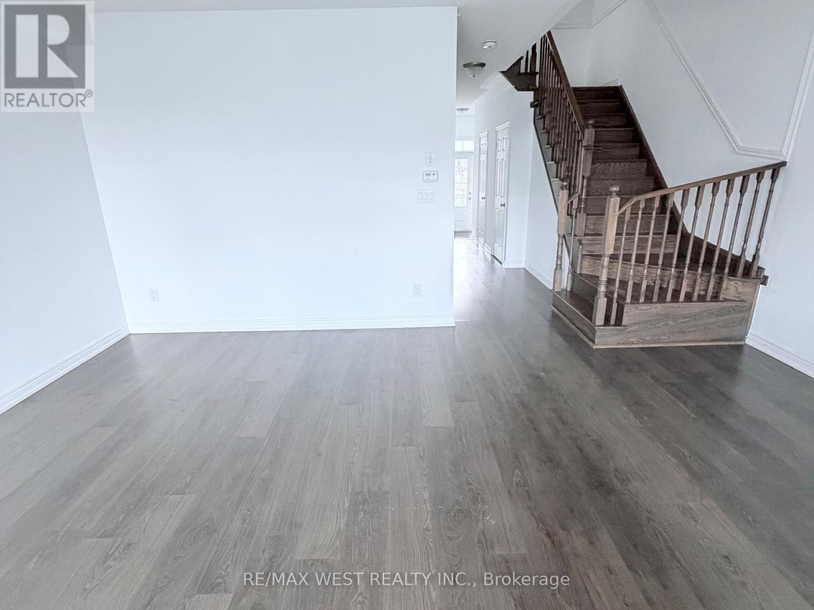 7 Webb Street, Bradford West Gwillimbury, Ontario  L3Z 0R2 - Photo 12 - N12570984