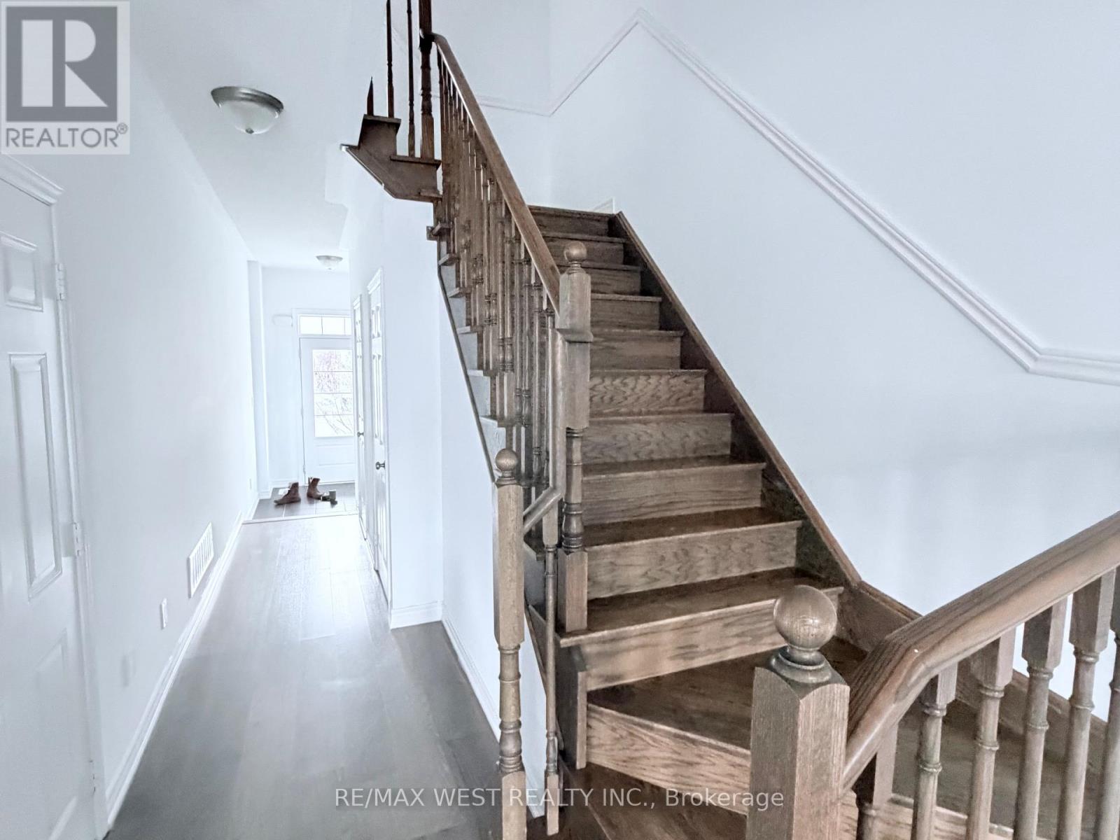 7 Webb Street, Bradford West Gwillimbury, Ontario  L3Z 0R2 - Photo 13 - N12570984