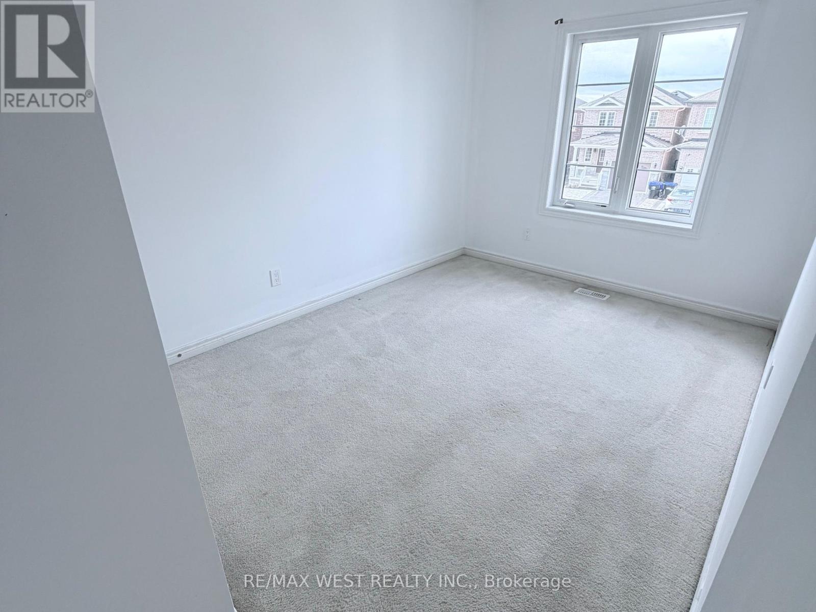 7 Webb Street, Bradford West Gwillimbury, Ontario  L3Z 0R2 - Photo 18 - N12570984