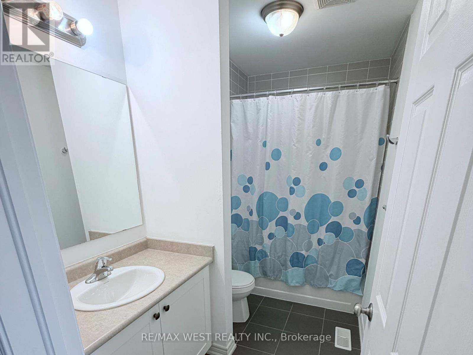7 Webb Street, Bradford West Gwillimbury, Ontario  L3Z 0R2 - Photo 20 - N12570984