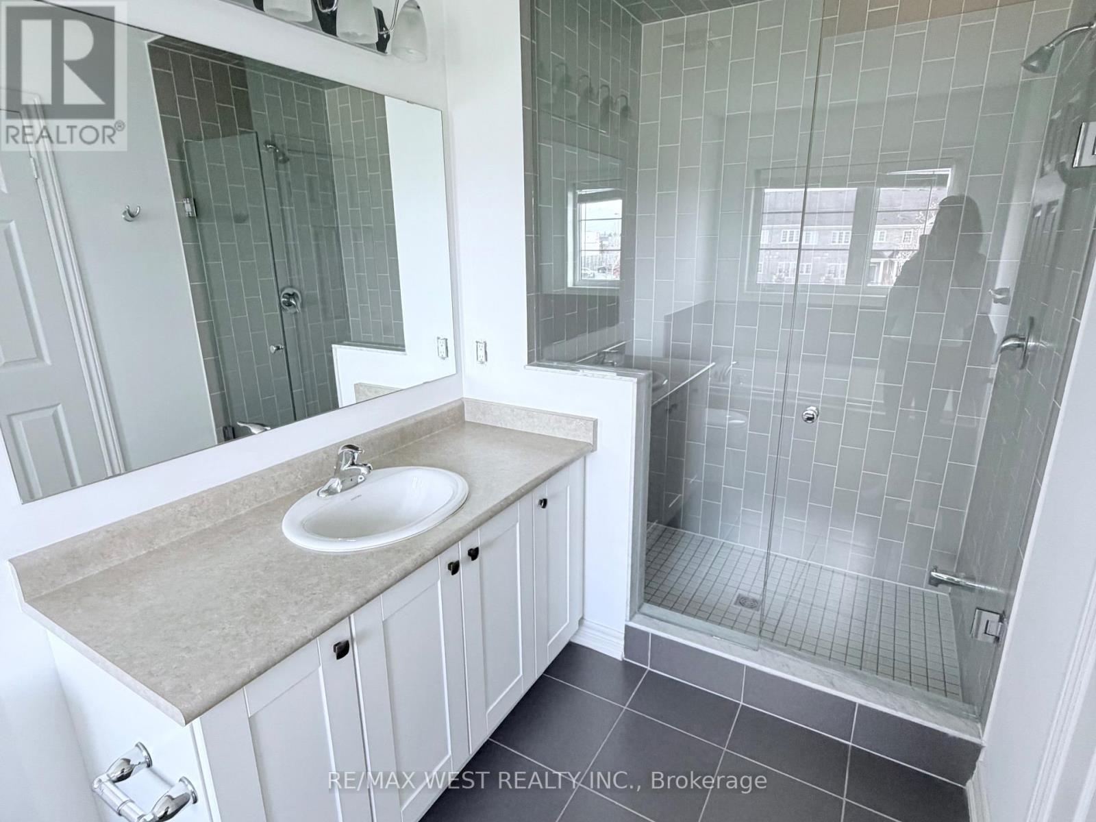 7 Webb Street, Bradford West Gwillimbury, Ontario  L3Z 0R2 - Photo 26 - N12570984