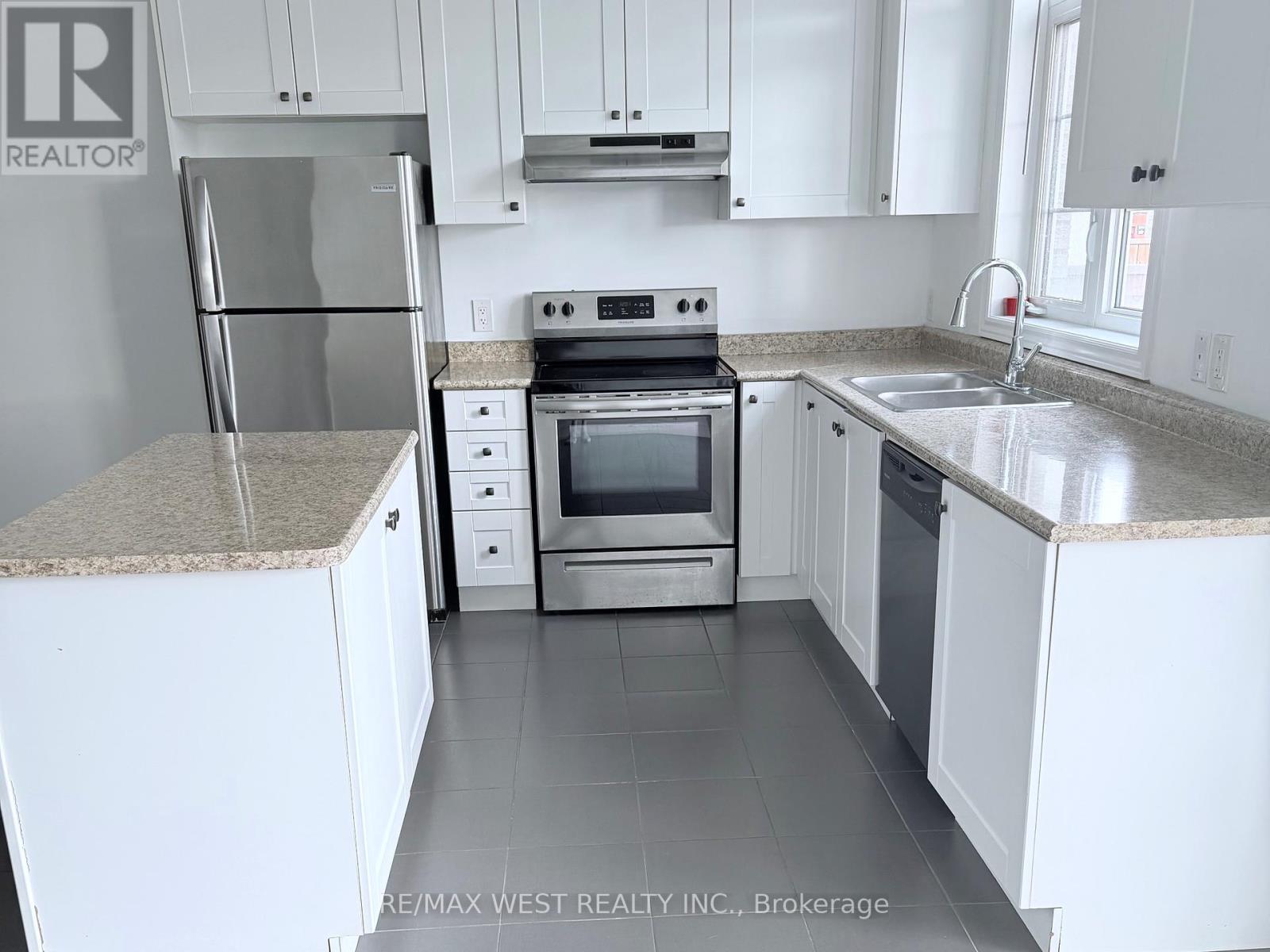 7 Webb Street, Bradford West Gwillimbury, Ontario  L3Z 0R2 - Photo 5 - N12570984