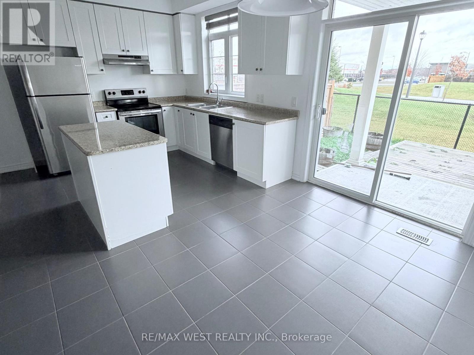 7 Webb Street, Bradford West Gwillimbury, Ontario  L3Z 0R2 - Photo 6 - N12570984