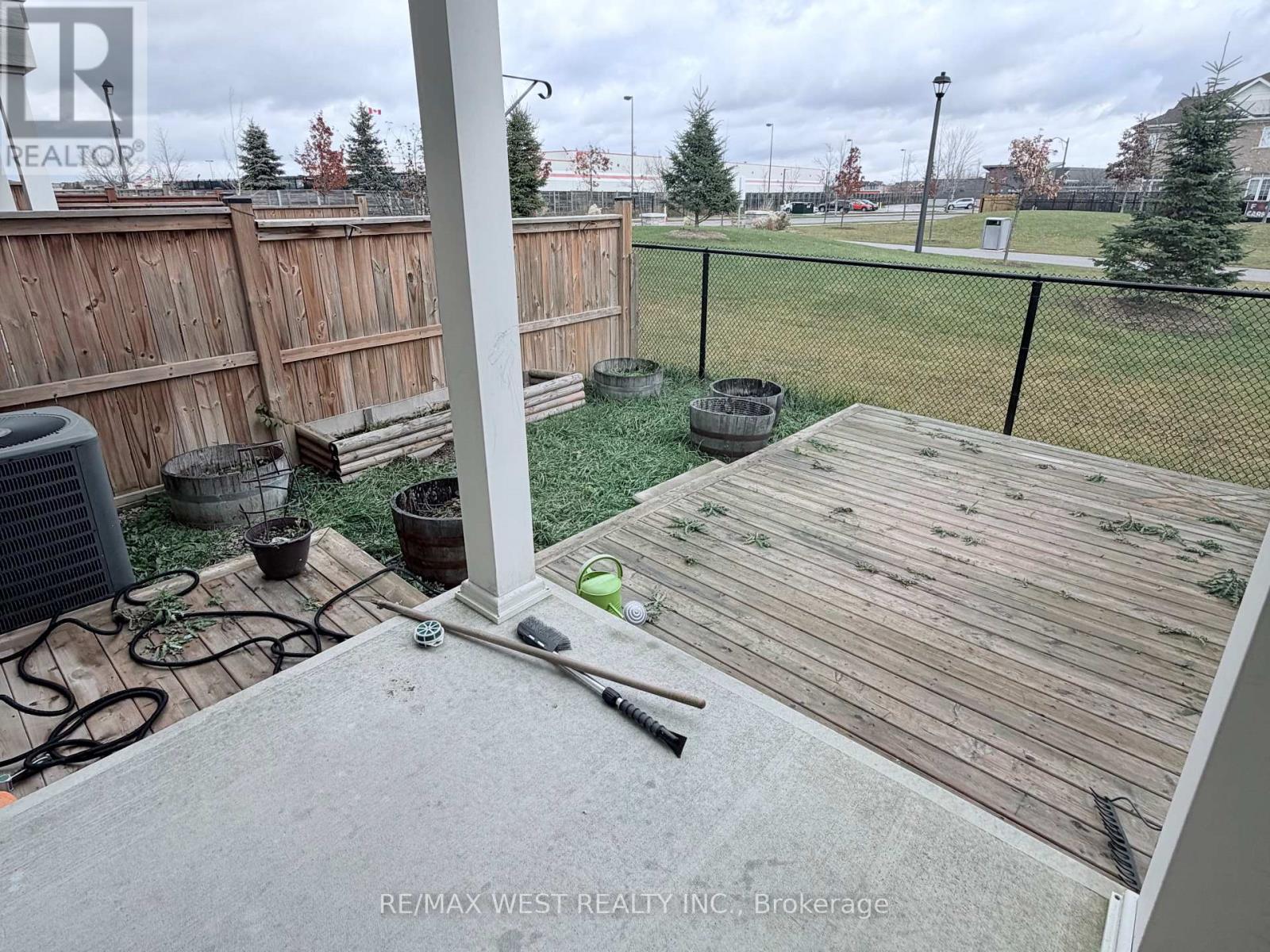 7 Webb Street, Bradford West Gwillimbury, Ontario  L3Z 0R2 - Photo 9 - N12570984