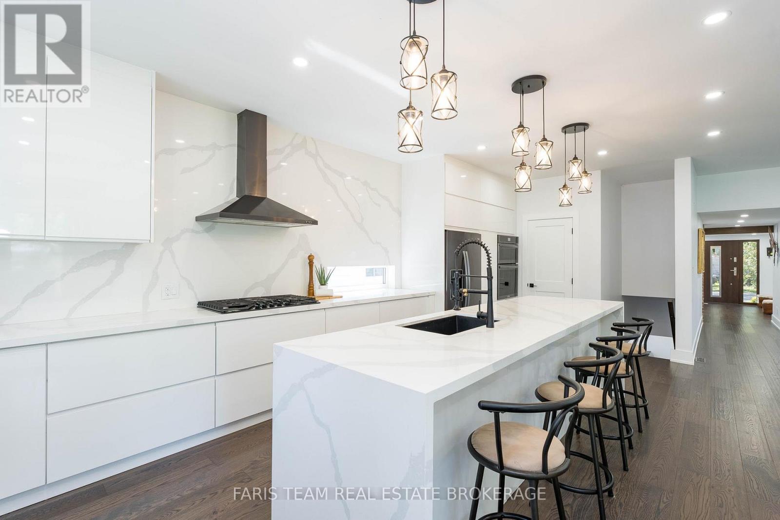 3951 Alberta Avenue, Innisfil, Ontario  L9S 2M1 - Photo 10 - N12571032