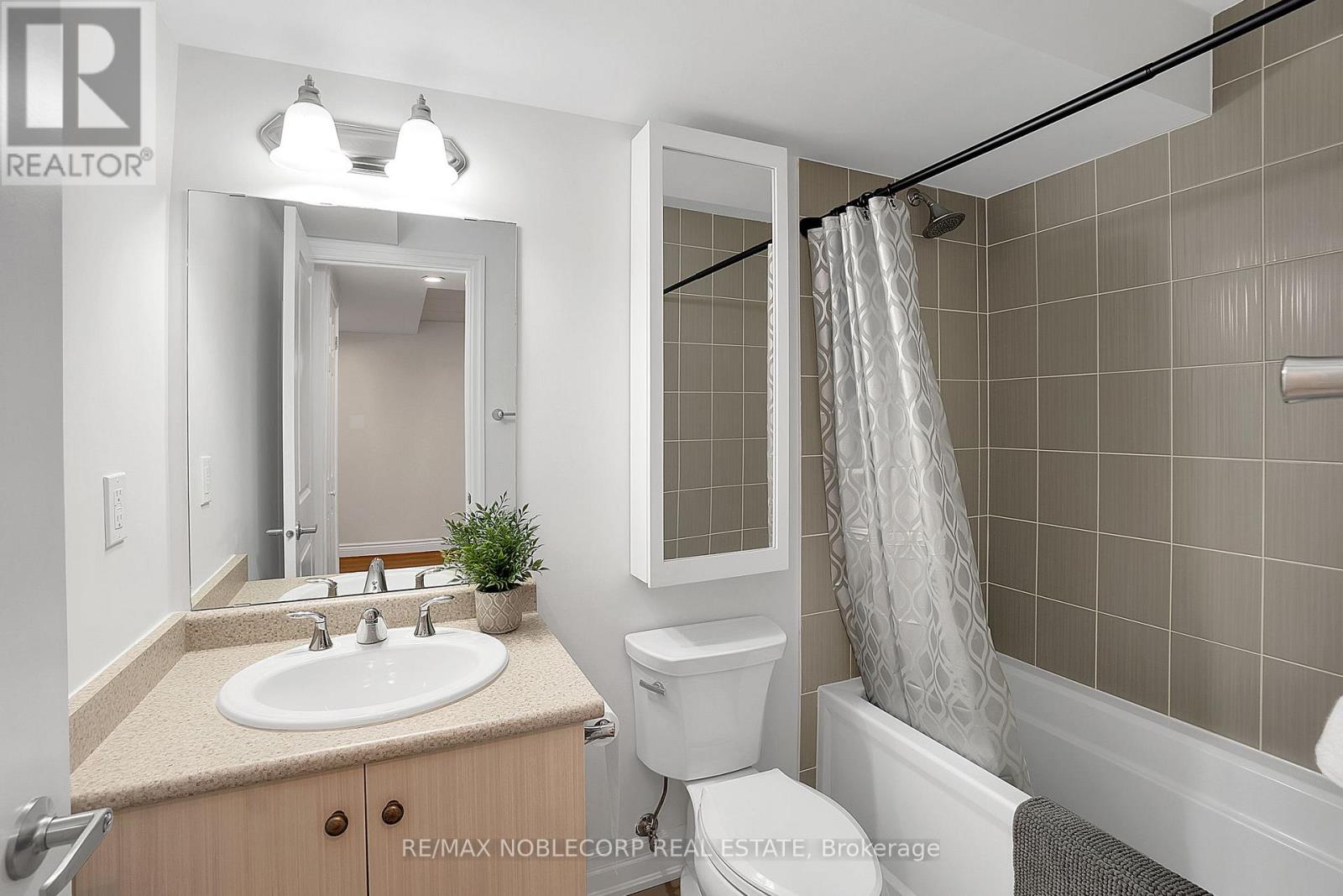 54 Wells Orchard Crescent, King, Ontario  L7B 0C6 - Photo 23 - N12571048