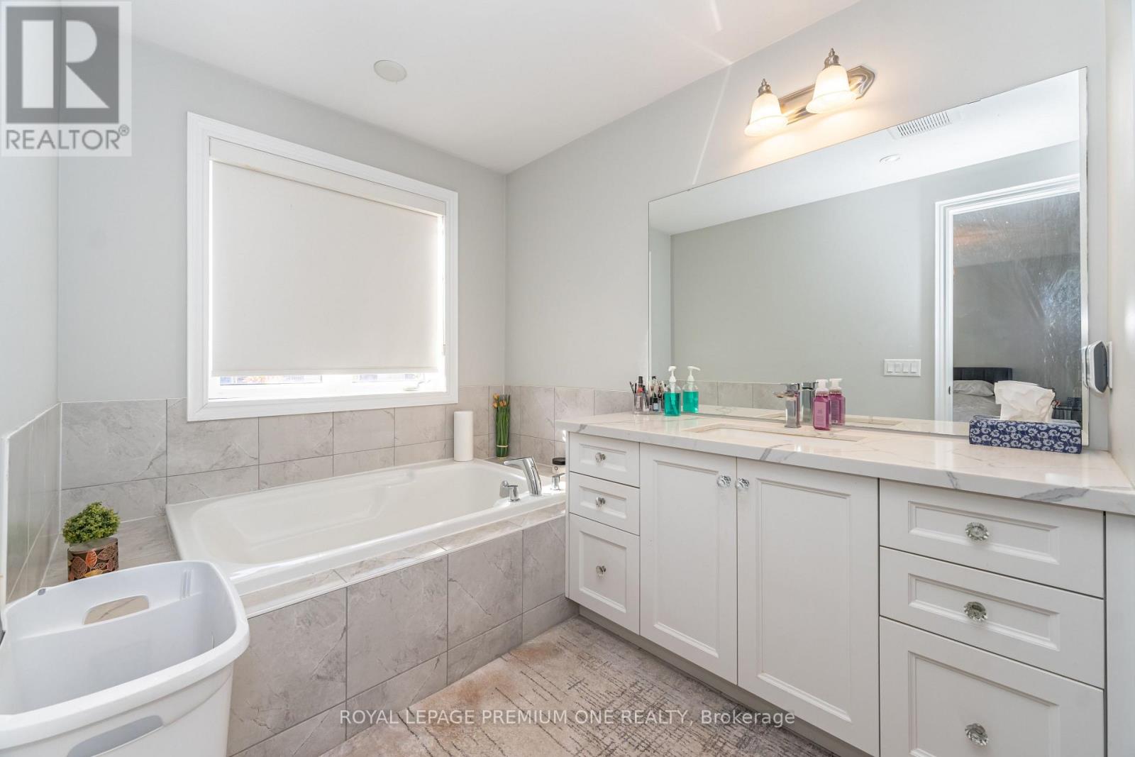 34 Blueberry Run Trail, King, Ontario  L7B 0N3 - Photo 37 - N12571140