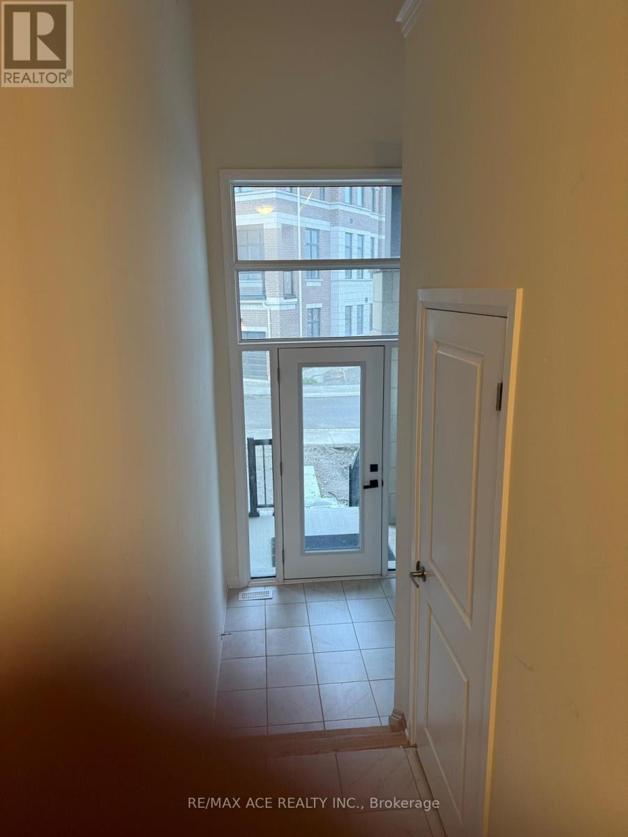 2 Kahshe Lane, Richmond Hill, Ontario  L4S 1N4 - Photo 2 - N12571172