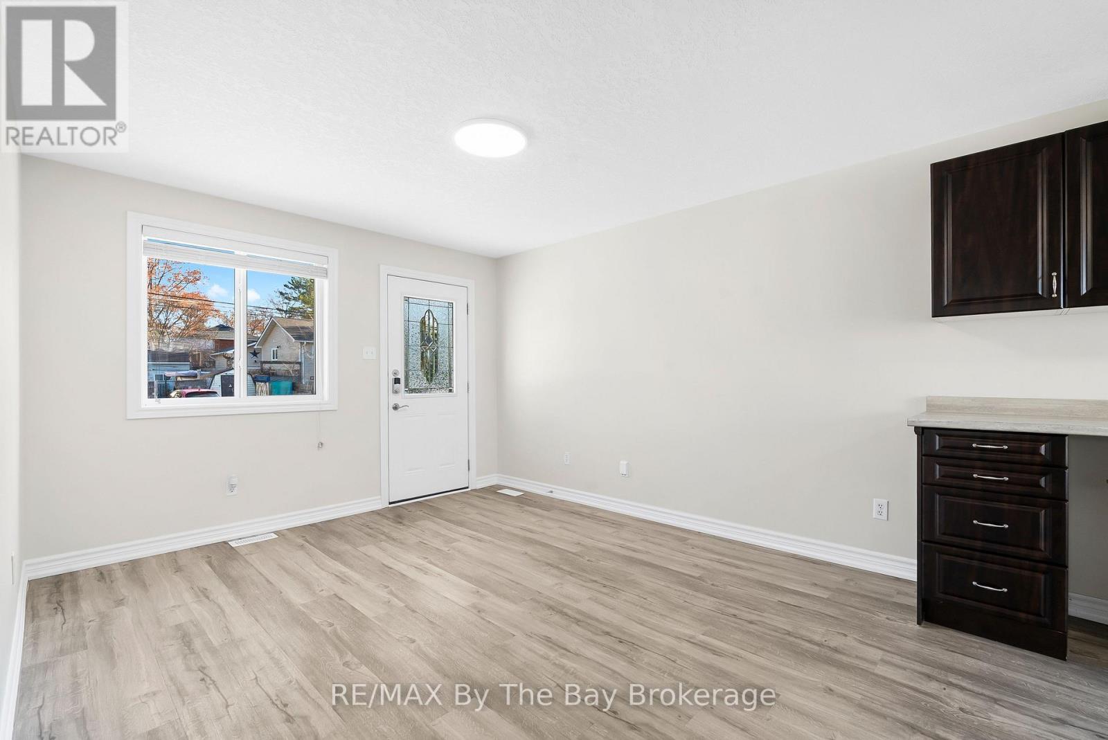 24 Glenwood Drive, Wasaga Beach, Ontario L9Z 2K5 - Photo 10 - S12571242