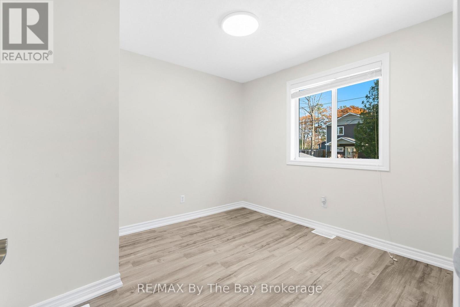 24 Glenwood Drive, Wasaga Beach, Ontario L9Z 2K5 - Photo 11 - S12571242