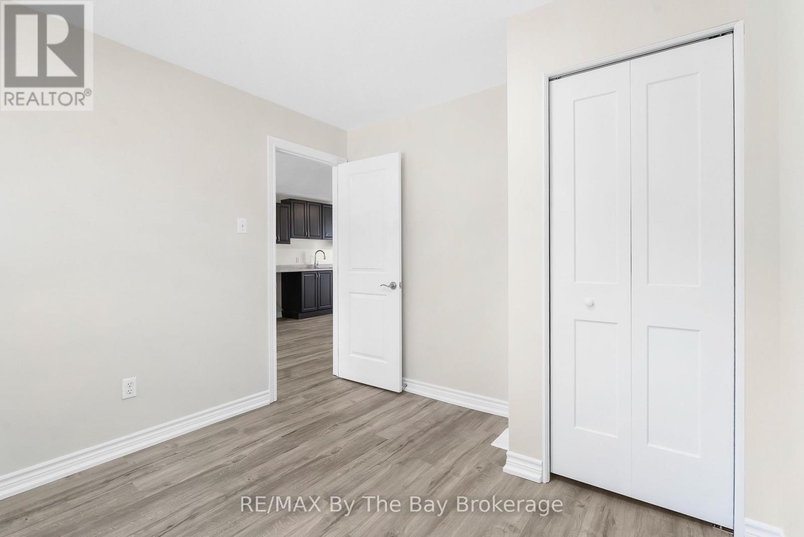 24 Glenwood Drive, Wasaga Beach, Ontario L9Z 2K5 - Photo 12 - S12571242