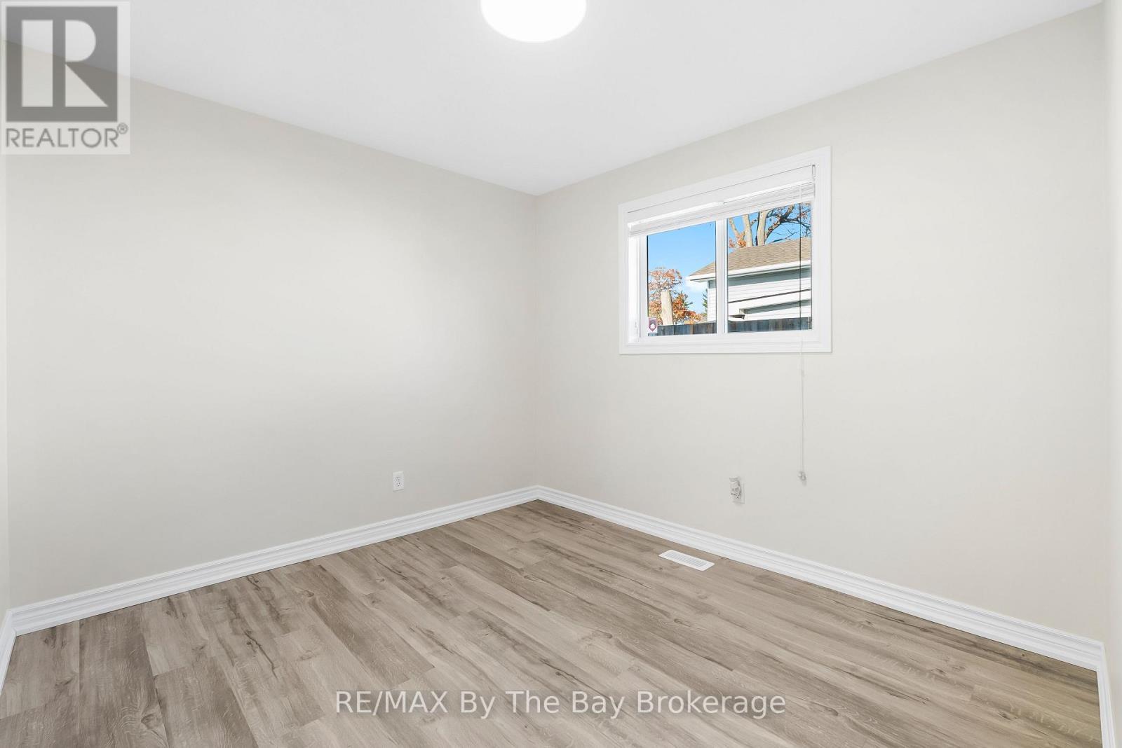 24 Glenwood Drive, Wasaga Beach, Ontario L9Z 2K5 - Photo 14 - S12571242