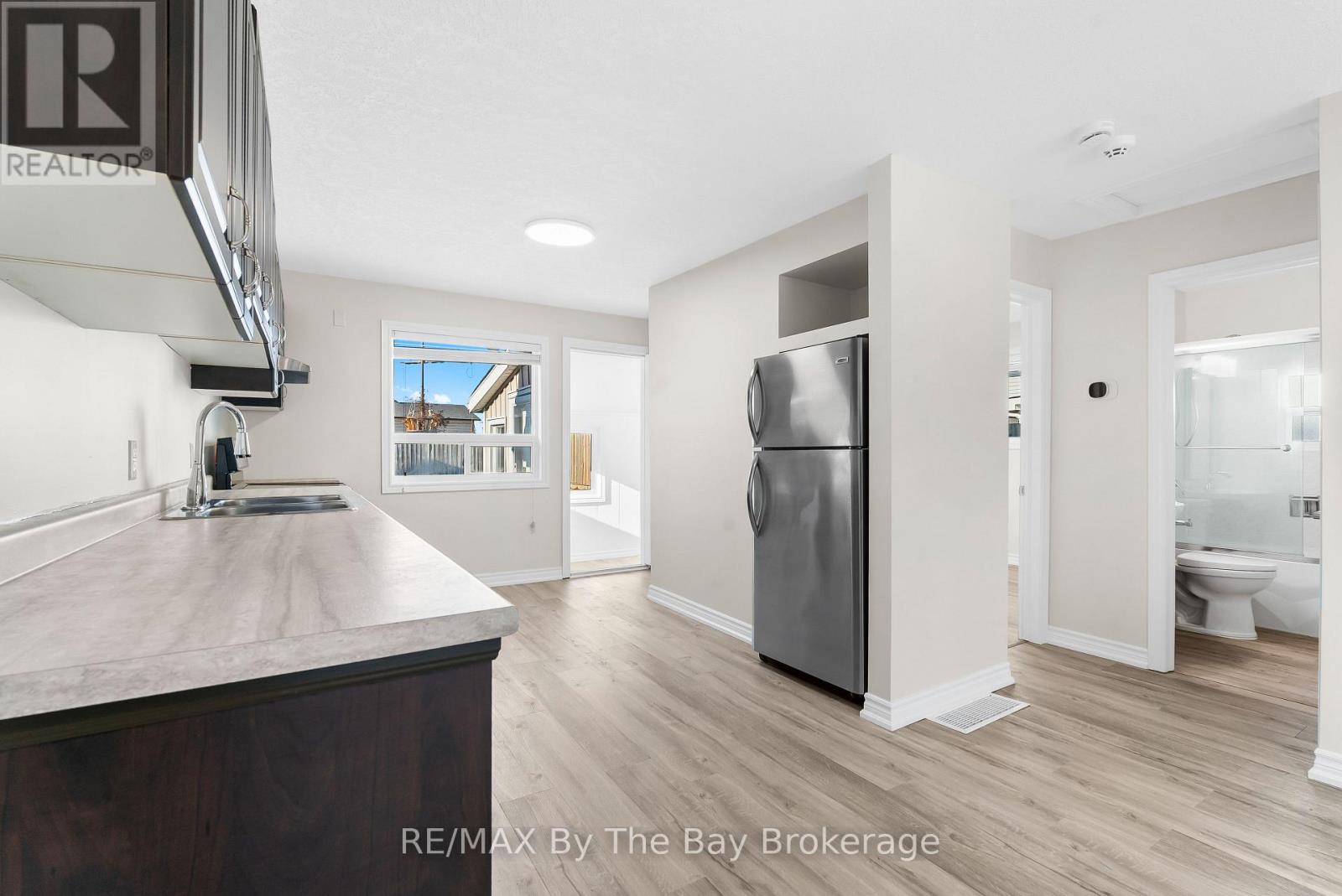 24 Glenwood Drive, Wasaga Beach, Ontario L9Z 2K5 - Photo 16 - S12571242