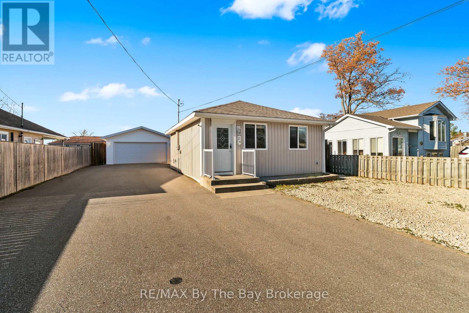 24 Glenwood Drive, Wasaga Beach, Ontario L9Z 2K5 - Photo 2 - S12571242