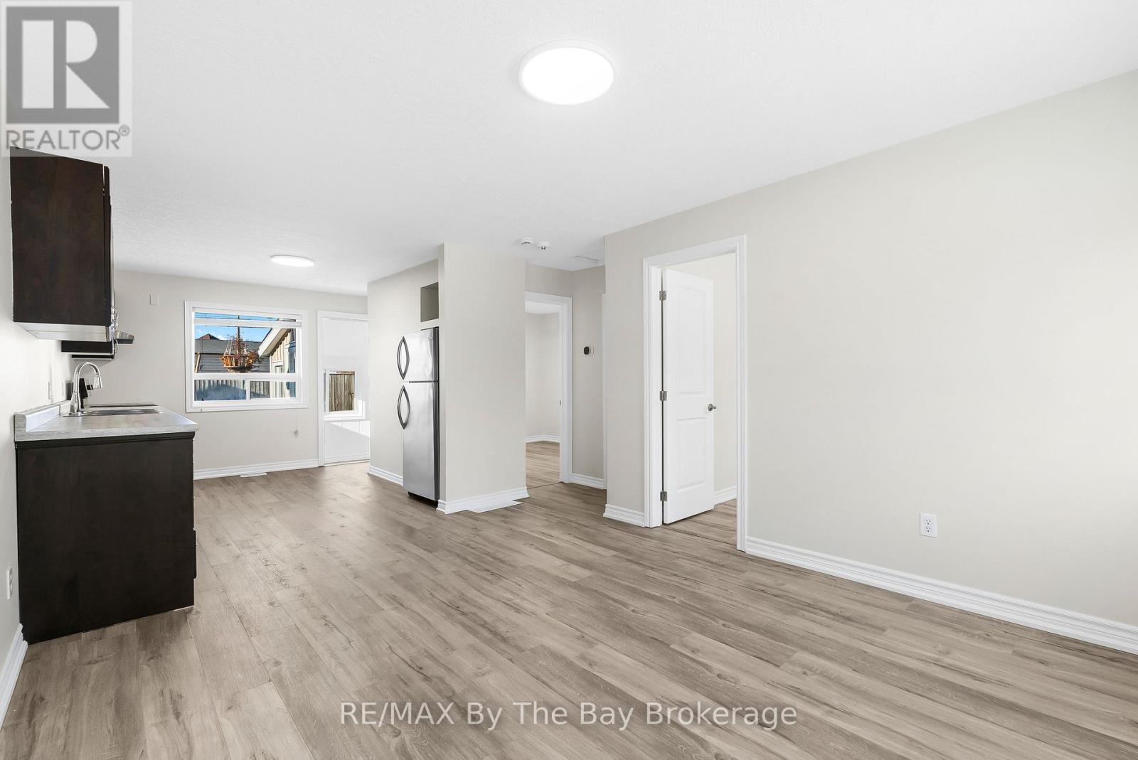 24 Glenwood Drive, Wasaga Beach, Ontario L9Z 2K5 - Photo 5 - S12571242