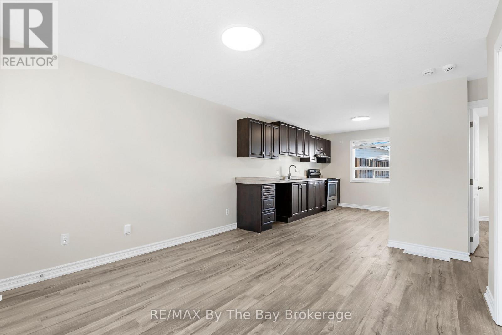 24 Glenwood Drive, Wasaga Beach, Ontario L9Z 2K5 - Photo 6 - S12571242