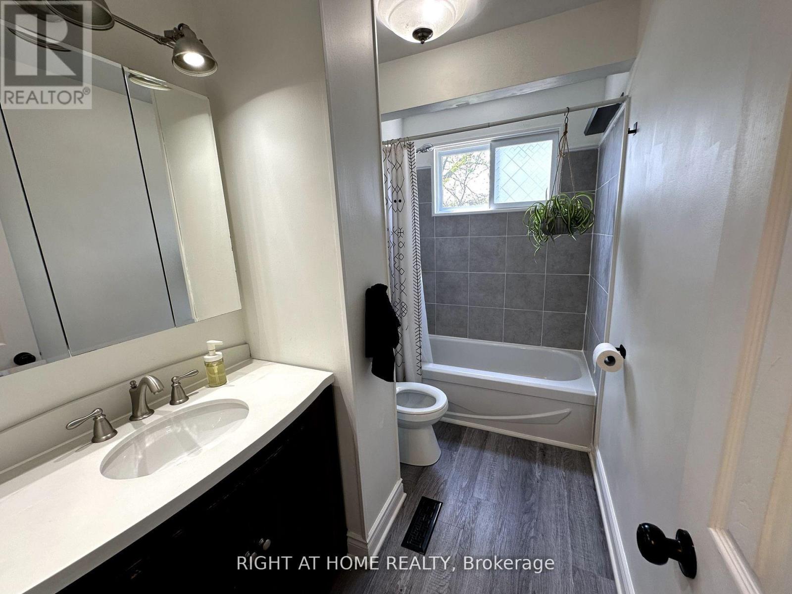 166 Barkley Crescent, Oshawa, Ontario  L1J 2E6 - Photo 13 - E12571292