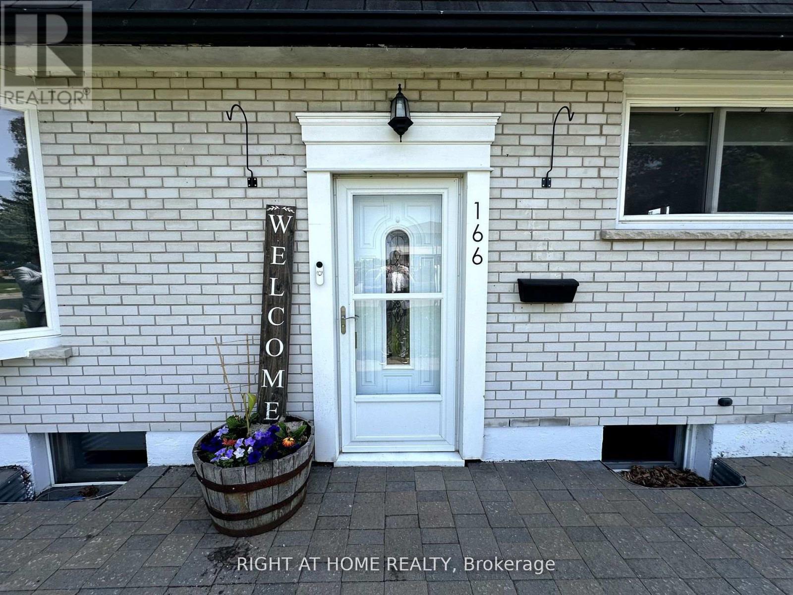 166 Barkley Crescent, Oshawa, Ontario  L1J 2E6 - Photo 2 - E12571292