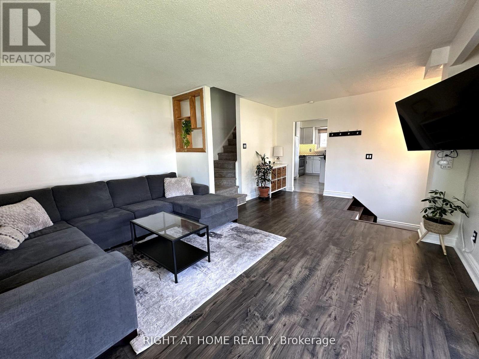 166 Barkley Crescent, Oshawa, Ontario  L1J 2E6 - Photo 3 - E12571292