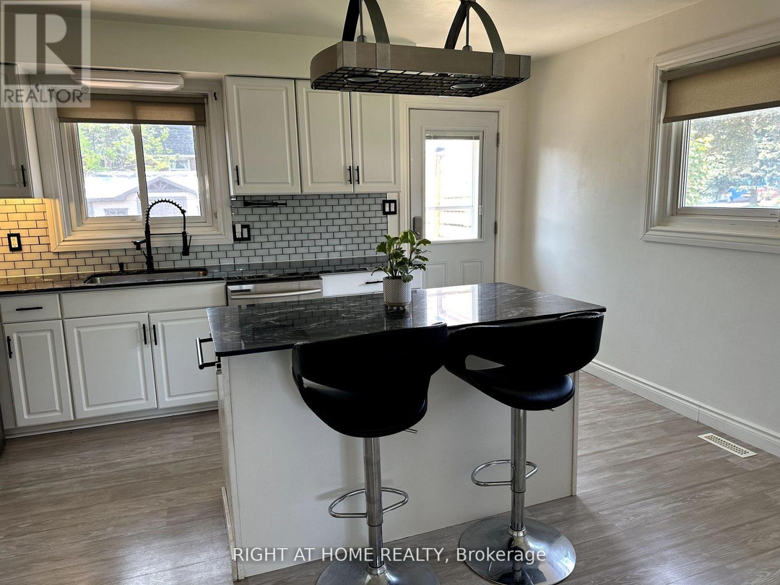 166 Barkley Crescent, Oshawa, Ontario  L1J 2E6 - Photo 5 - E12571292