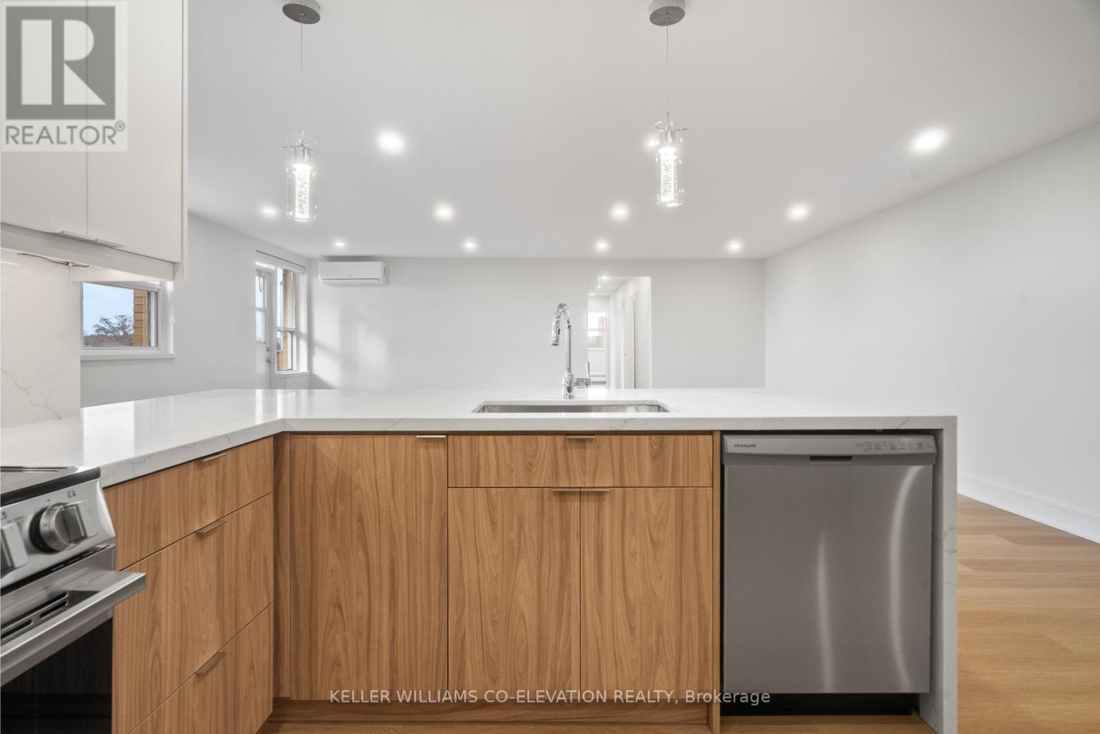 606 - 10 Fontenay Court, Toronto, Ontario  M9A 4W3 - Photo 8 - W12570972