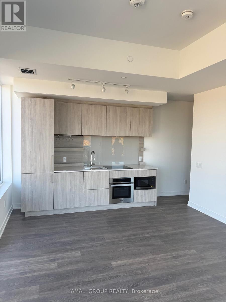 621 - 28 Ann Street, Mississauga, Ontario  L5G 0E1 - Photo 2 - W12570978