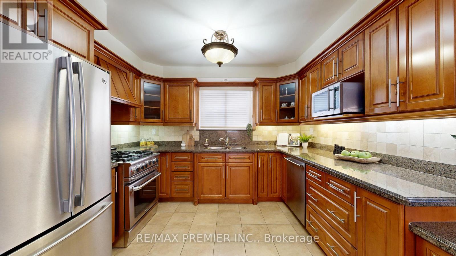 87 Aviemore Drive, Toronto, Ontario  M9L 2L9 - Photo 21 - W12570982