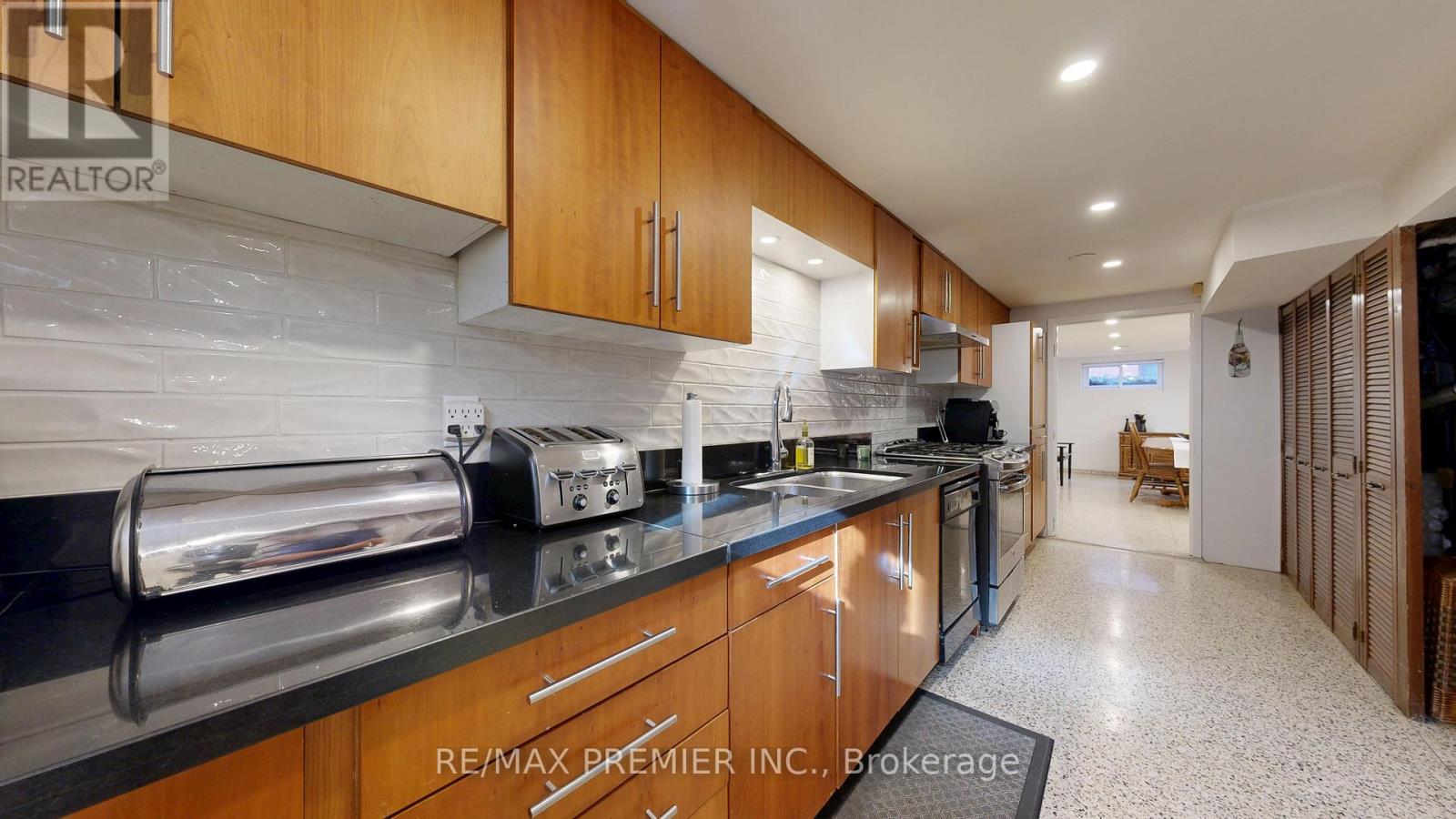 87 Aviemore Drive, Toronto, Ontario  M9L 2L9 - Photo 39 - W12570982