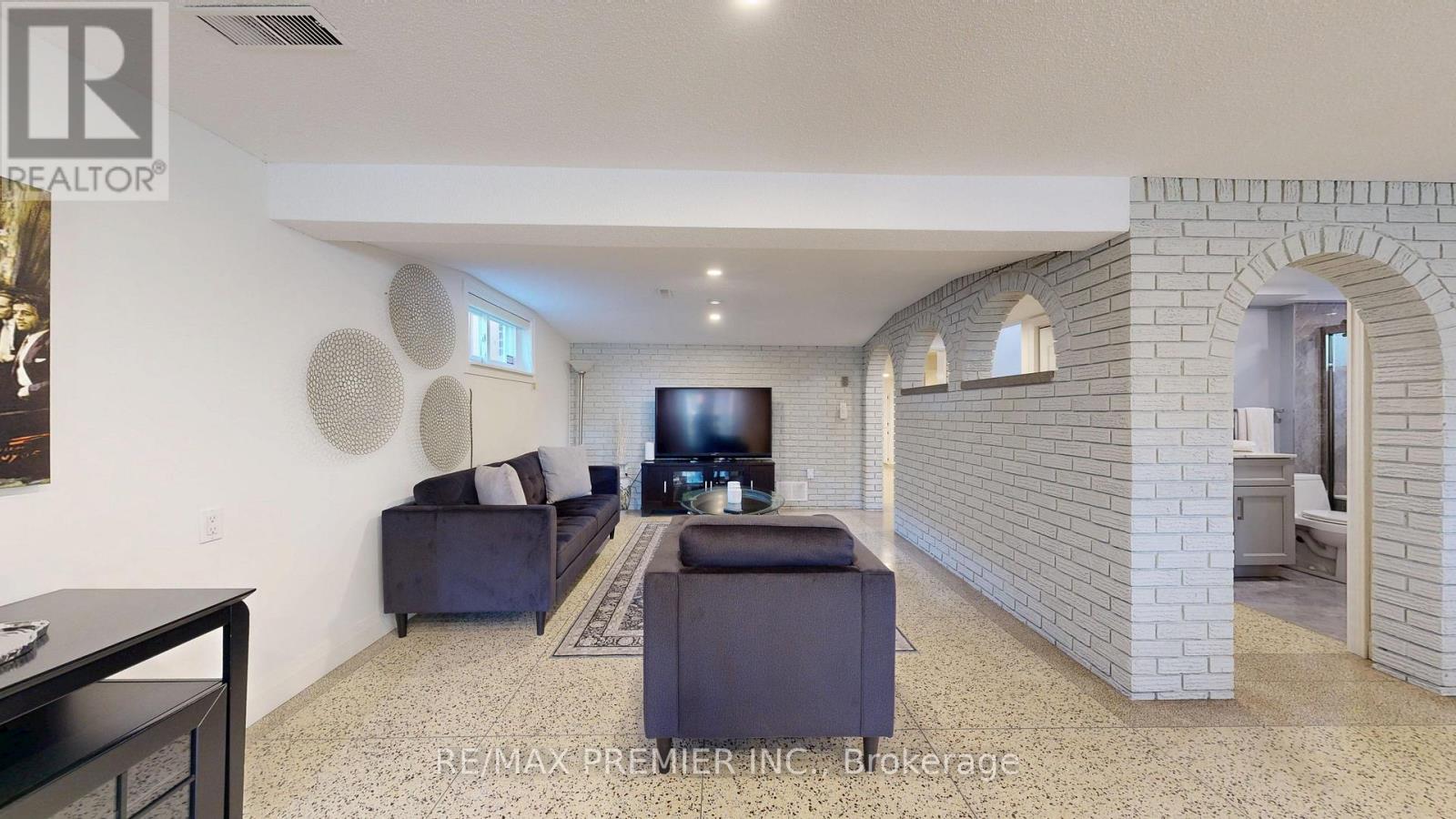 87 Aviemore Drive, Toronto, Ontario  M9L 2L9 - Photo 47 - W12570982